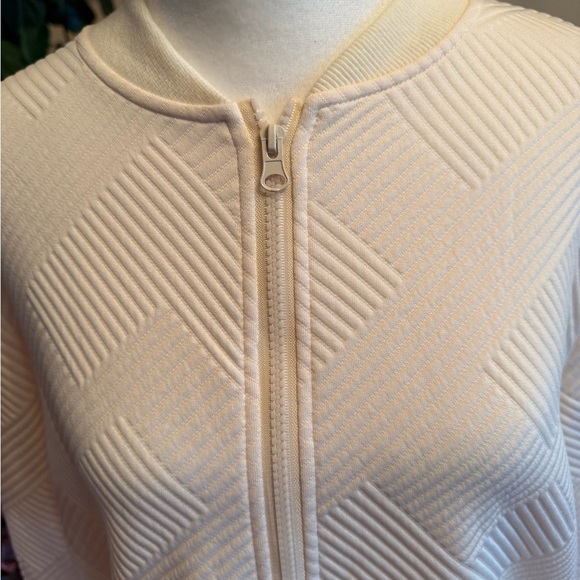 NWOT Women’s Cream Zip-Up Sweater Size L Textured Long Sleeves Polyester - Picture 5 of 14